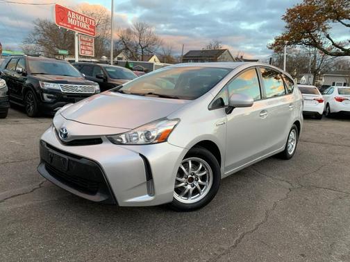 2016 Toyota Prius v Five