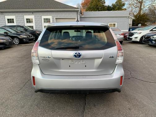 2016 Toyota Prius v Five