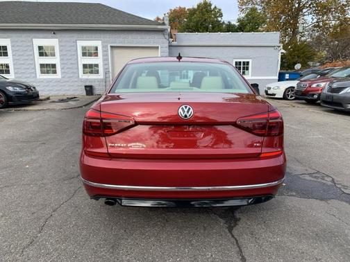 2018 Volkswagen Passat 2.0T R-Line