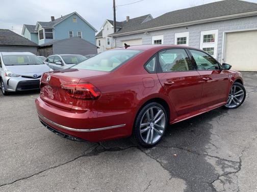 2018 Volkswagen Passat 2.0T R-Line
