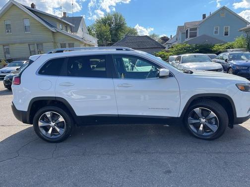 Bright White Clearcoat 2019 Jeep Cherokee Limited