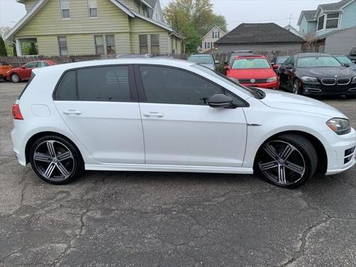 2016 Volkswagen Golf R 4-Door