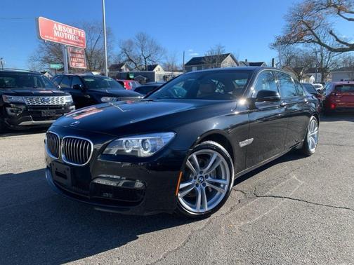 2014 BMW 740 4dr Sdn 740i RWD