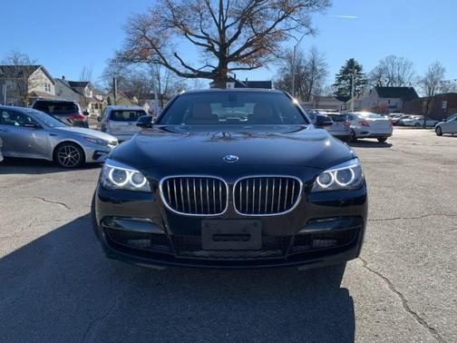 2014 BMW 740 4dr Sdn 740i RWD