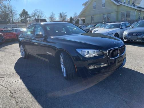 2014 BMW 740 4dr Sdn 740i RWD