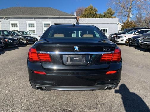 2014 BMW 740 4dr Sdn 740i RWD