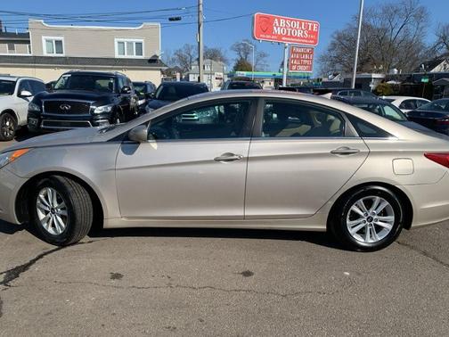 2011 Hyundai SONATA GLS