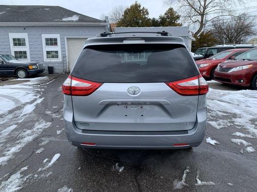 2015 Toyota Sienna LE