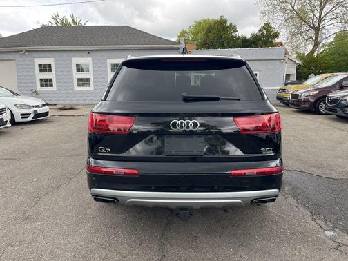 Black 2017 Audi Q7 3.0T Premium