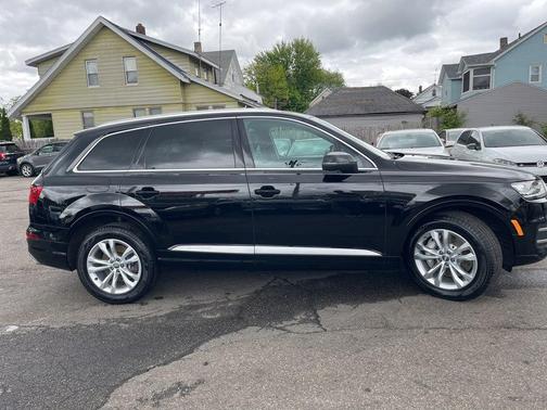 Black 2017 Audi Q7 3.0T Premium
