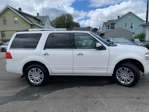 2014 Lincoln Navigator Base