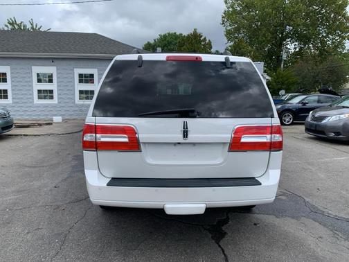 2014 Lincoln Navigator Base