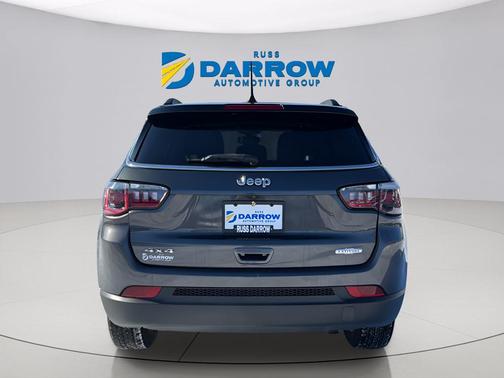 Granite Crystal Metallic Clearcoat 2018 Jeep Compass Latitude