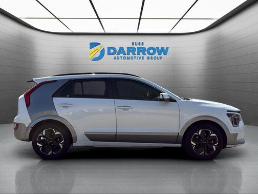Snow White Pearl 2023 Kia Niro EV Wave
