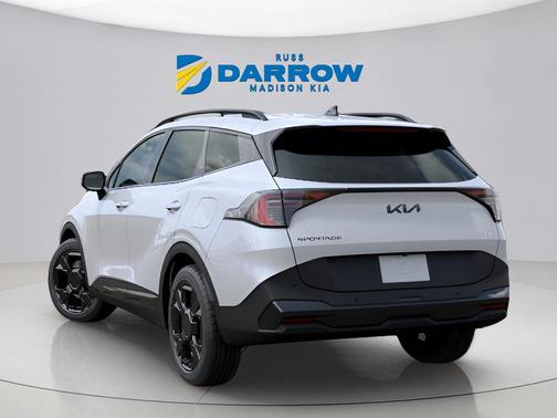 Glacial White Pearl 2026 Kia Sportage X-Line