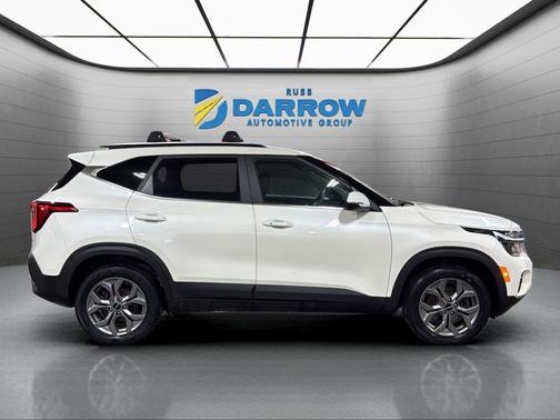 Snow White Pearl 2024 Kia Seltos S