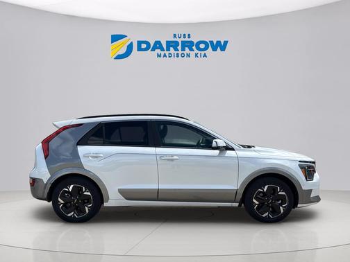 Snow White Pearl 2023 Kia Niro EV Wave