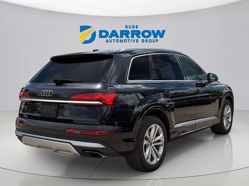 Black Metallic 2025 Audi Q7 55 Premium
