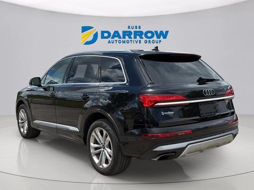 Black Metallic 2025 Audi Q7 55 Premium