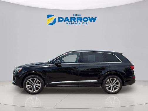 Black Metallic 2025 Audi Q7 55 Premium