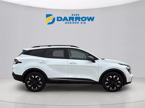 Glacial White Pearl 2023 Kia Sportage X-Line