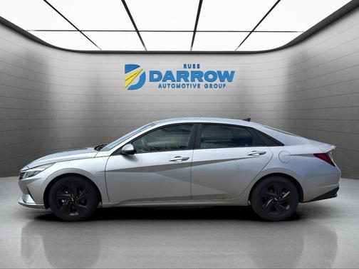 Shimmering Silver Pearl 2023 Hyundai ELANTRA SEL