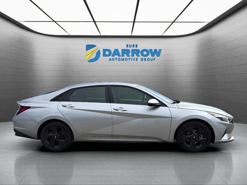 Shimmering Silver Pearl 2023 Hyundai ELANTRA SEL