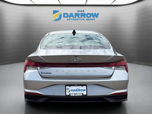 Shimmering Silver Pearl 2023 Hyundai ELANTRA SEL