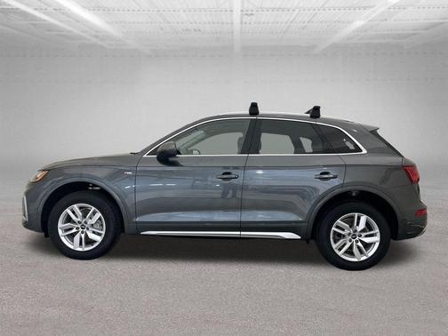Daytona Gray Pearl Effect 2024 Audi Q5 45 S line quattro Premium