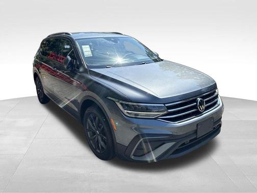 Platinum Gray Metallic 2022 Volkswagen Tiguan 2.0T SE