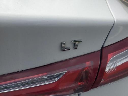 White 2019 Chevrolet Malibu LT