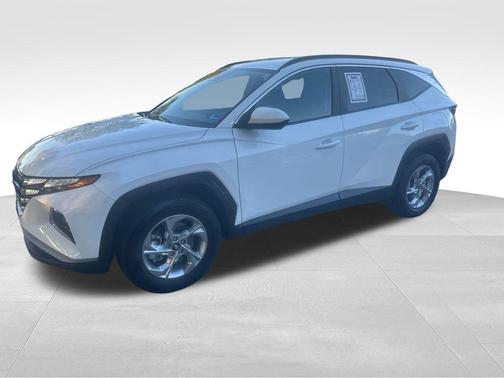 White 2024 Hyundai TUCSON SEL