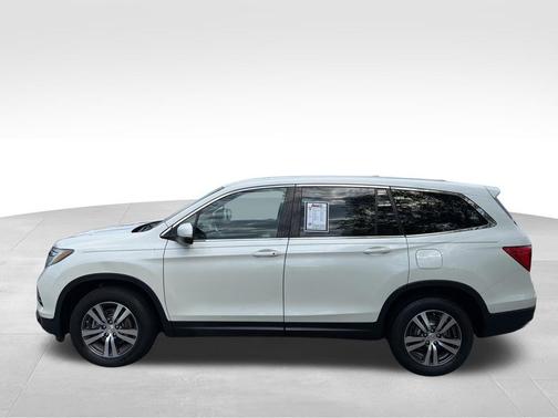 White 2018 Honda Pilot EX
