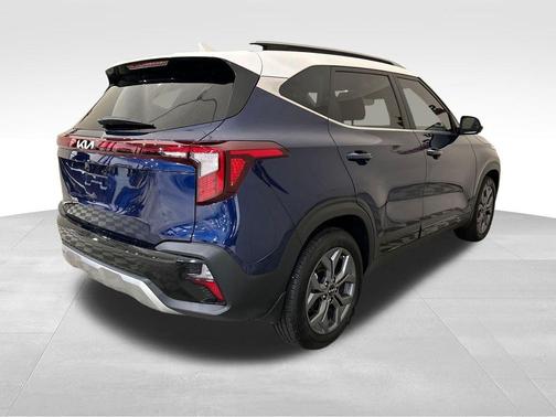 Blue 2024 Kia Seltos S