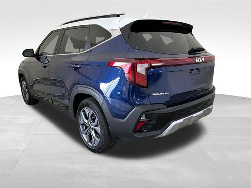 Blue 2024 Kia Seltos S