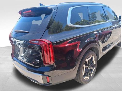 Black 2023 Kia Telluride S