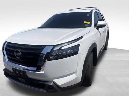 Everest White P 2025 Nissan Pathfinder Platinum