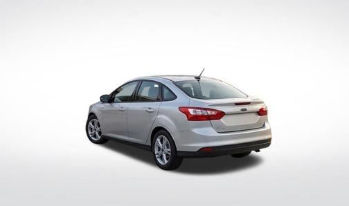 Gray 2013 Ford Focus SE