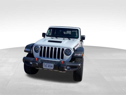 White 2023 Jeep Gladiator Mojave