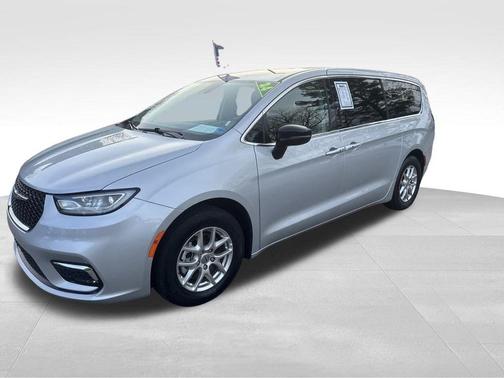 2024 Chrysler Pacifica Touring-L
