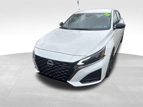 White 2025 Nissan Altima SR