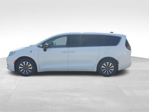 White 2024 Chrysler Pacifica Hybrid Select