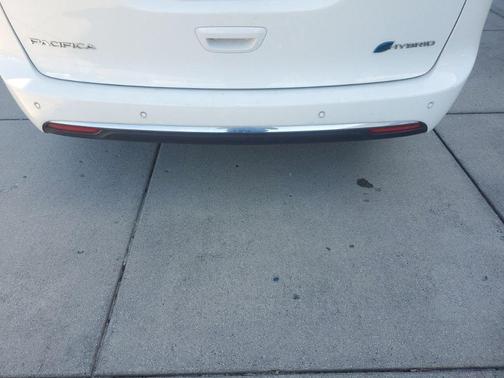 White 2024 Chrysler Pacifica Hybrid Select