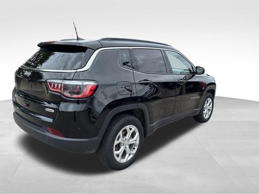 Black 2024 Jeep Compass Latitude