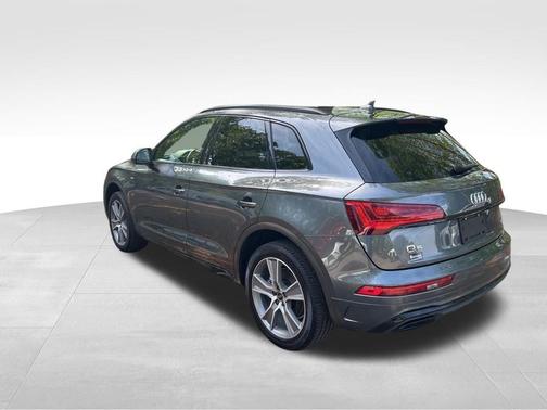 Daytona Gray Pearl Effect 2025 Audi Q5 45 S line quattro Premium
