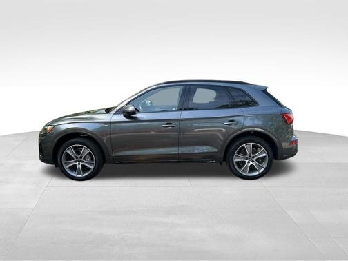 Daytona Gray Pearl Effect 2025 Audi Q5 45 S line quattro Premium