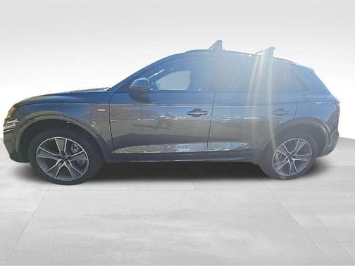 Daytona Gray Pearl Effect 2025 Audi Q5 45 S line quattro Premium