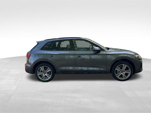 Daytona Gray Pearl Effect 2025 Audi Q5 45 S line quattro Premium