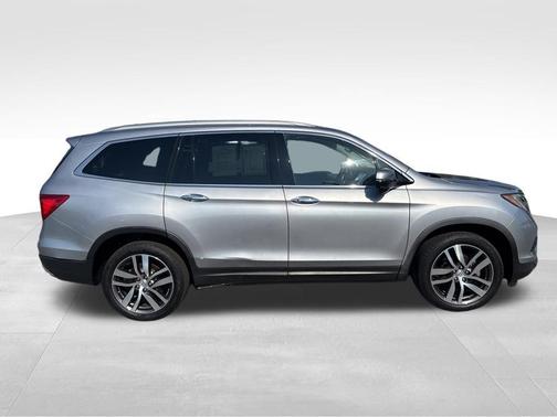 Silver 2017 Honda Pilot Touring