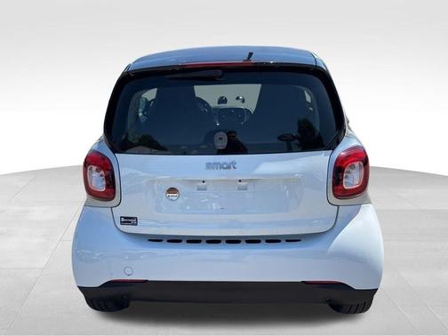 White 2016 smart ForTwo